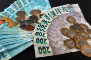 Inflação oficial recua para 3,81%, com variação de 0,7% em fevereiro